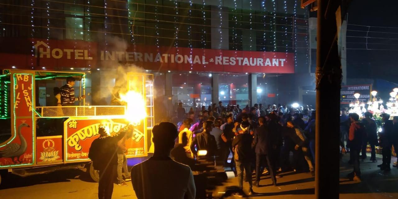 Hotel International & Restaurant Amethi Экстерьер фото