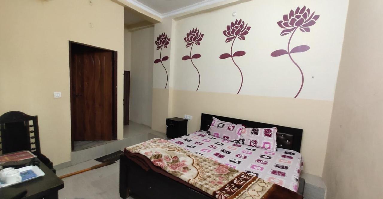 Hotel International & Restaurant Amethi Экстерьер фото